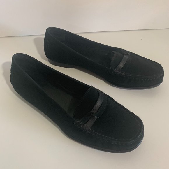 L. L. Bean Black Suede Loafers in a Women's Size 6.5 - Picture 1 of 8